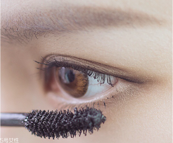 日常妝容的基本步驟 初學(xué)者必備日常妝容 日常妝容的基本步驟 初學(xué)者必備日常妝容