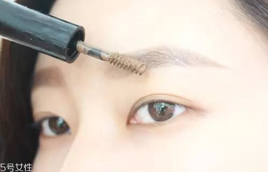 日常妝容的基本步驟 初學(xué)者必備日常妝容 日常妝容的基本步驟 初學(xué)者必備日常妝容