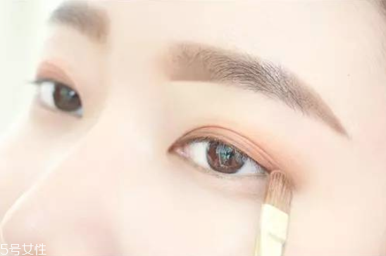 日常妝容的基本步驟 初學(xué)者必備日常妝容 日常妝容的基本步驟 初學(xué)者必備日常妝容