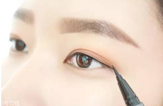 日常妝容的基本步驟 初學(xué)者必備日常妝容 日常妝容的基本步驟 初學(xué)者必備日常妝容