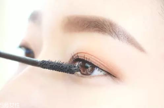 日常妝容的基本步驟 初學(xué)者必備日常妝容 日常妝容的基本步驟 初學(xué)者必備日常妝容