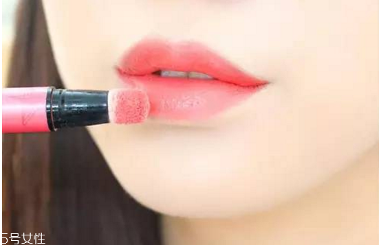 日常妝容的基本步驟 初學(xué)者必備日常妝容 日常妝容的基本步驟 初學(xué)者必備日常妝容