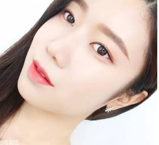 日常妝容的基本步驟 初學(xué)者必備日常妝容 日常妝容的基本步驟 初學(xué)者必備日常妝容