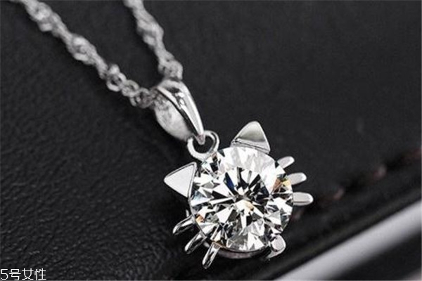 銀項鏈可以戴著洗澡嗎 會氧化變黑 銀項鏈可以戴著洗澡嗎 會氧化變黑