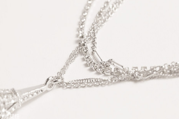 銀項(xiàng)鏈可以用酒精洗嗎 有一定消毒作用 銀項(xiàng)鏈可以用酒精洗嗎 有一定消毒作用