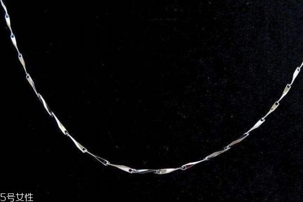 銀項(xiàng)鏈可以用酒精洗嗎 有一定消毒作用 銀項(xiàng)鏈可以用酒精洗嗎 有一定消毒作用