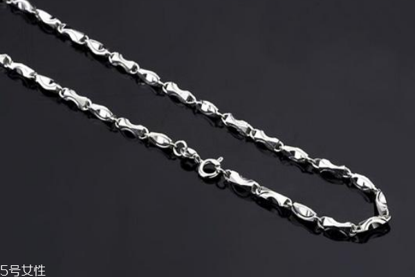 銀項(xiàng)鏈可以用牙膏洗嗎 是正確操作 銀項(xiàng)鏈可以用牙膏洗嗎 是正確操作