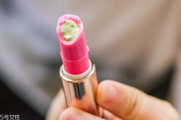 口紅試色圖可靠嗎 為啥你涂就變了樣 口紅試色圖可靠嗎 為啥你涂就變了樣