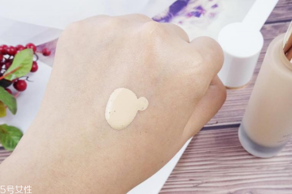 透真粉底液好用嗎 這個(gè)遮瑕力我超服氣 透真粉底液好用嗎 這個(gè)遮瑕力我超服氣