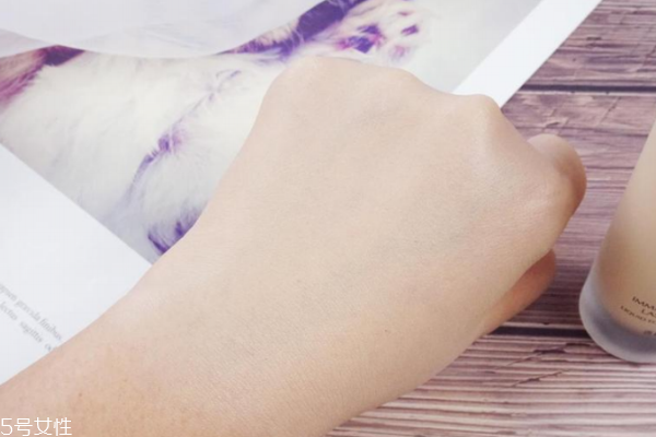 透真粉底液好用嗎 這個(gè)遮瑕力我超服氣 透真粉底液好用嗎 這個(gè)遮瑕力我超服氣