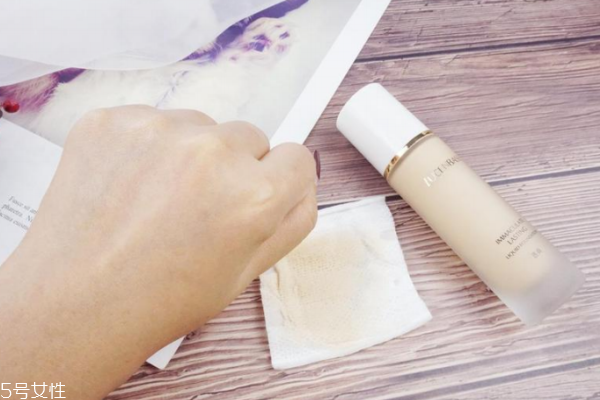 透真粉底液好用嗎 這個(gè)遮瑕力我超服氣 透真粉底液好用嗎 這個(gè)遮瑕力我超服氣