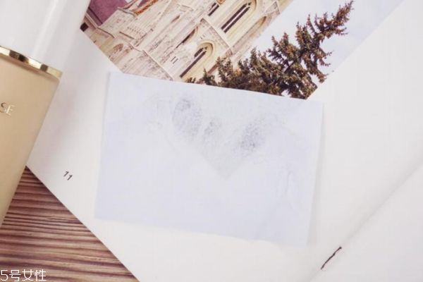 透真粉底液好用嗎 這個(gè)遮瑕力我超服氣 透真粉底液好用嗎 這個(gè)遮瑕力我超服氣