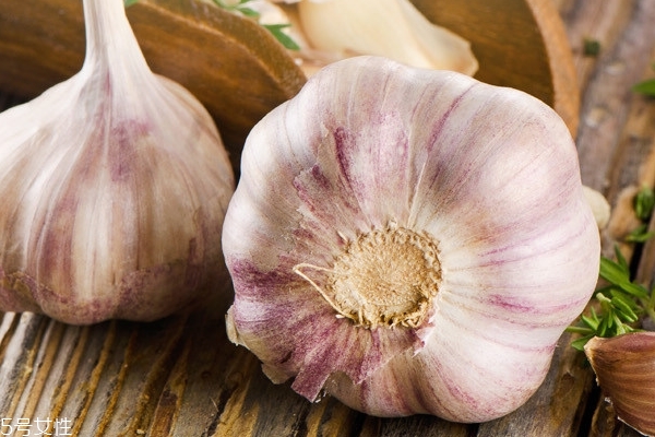 大蒜為什么辣 大蒜素的原因 大蒜為什么辣 大蒜素的原因