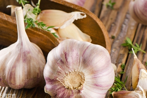 大蒜為什么會(huì)變綠 氧化反應(yīng)