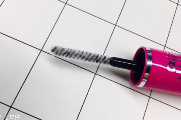 睫毛膏成分和作用 4種主要成分各顯神功 睫毛膏成分和作用 4種主要成分各顯神功