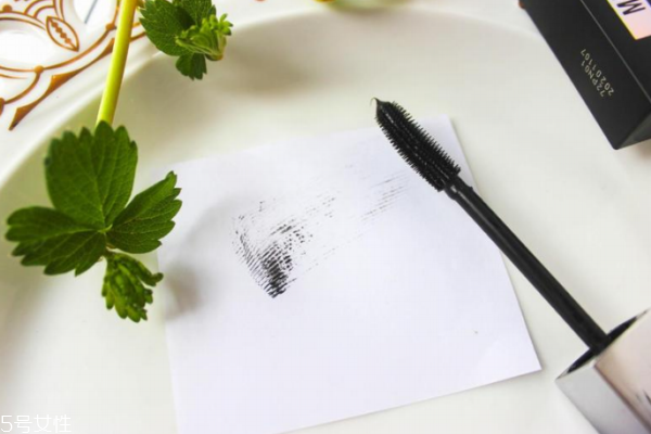 睫毛膏成分和作用 4種主要成分各顯神功 睫毛膏成分和作用 4種主要成分各顯神功