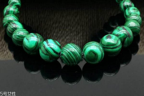 怎么鑒定孔雀石真假 從這幾點(diǎn)來看 怎么鑒定孔雀石真假 從這幾點(diǎn)來看