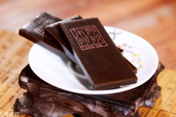 正宗阿膠是什么形狀 優(yōu)質(zhì)阿膠都是規(guī)整長方形 正宗阿膠是什么形狀 優(yōu)質(zhì)阿膠都是規(guī)整長方形