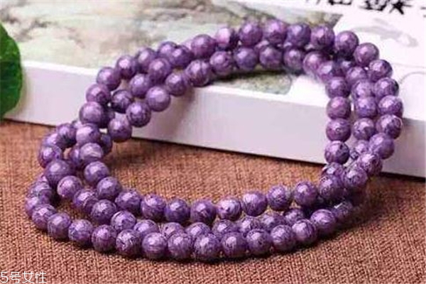 紫龍晶戴哪只手 水晶佩戴有講究 紫龍晶戴哪只手 水晶佩戴有講究