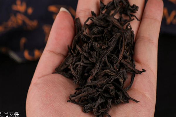 大紅袍茶葉形狀圖片 真假對(duì)比圖 大紅袍茶葉形狀圖片 真假對(duì)比圖