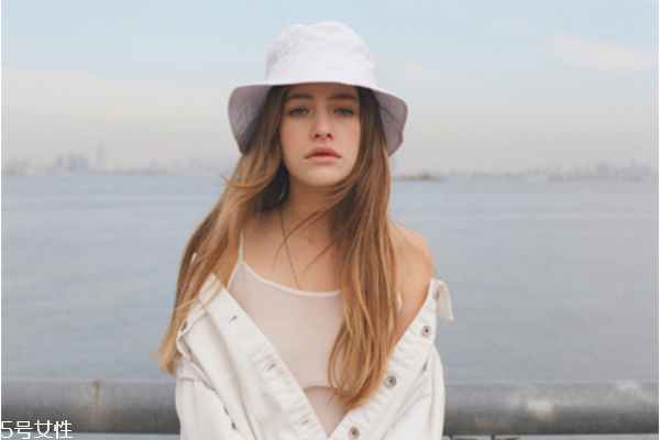 粉底液為什么會(huì)有水 可能是水油分離 粉底液為什么會(huì)有水 可能是水油分離