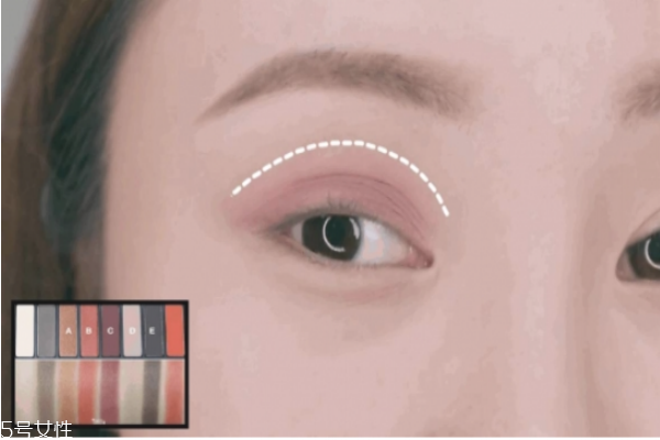 秋天妝怎么畫(huà) 秋天妝容畫(huà)法 秋天妝怎么畫(huà) 秋天妝容畫(huà)法