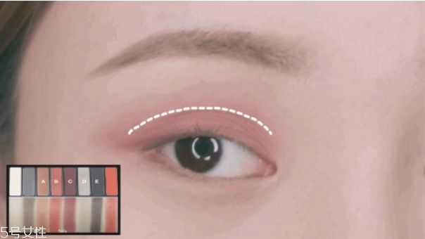 秋天妝怎么畫(huà) 秋天妝容畫(huà)法 秋天妝怎么畫(huà) 秋天妝容畫(huà)法