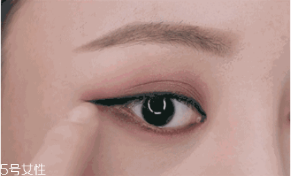 秋天妝怎么畫(huà) 秋天妝容畫(huà)法 秋天妝怎么畫(huà) 秋天妝容畫(huà)法