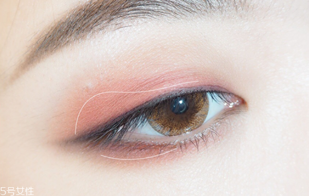 秋天妝怎么畫(huà) 秋天妝容畫(huà)法 秋天妝怎么畫(huà) 秋天妝容畫(huà)法