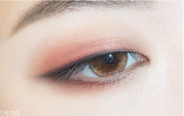 秋天妝怎么畫(huà) 秋天妝容畫(huà)法 秋天妝怎么畫(huà) 秋天妝容畫(huà)法