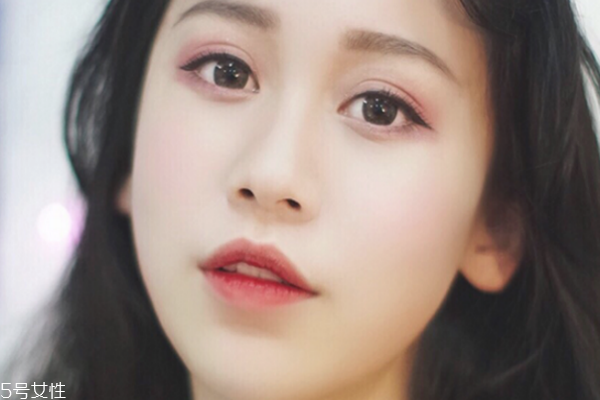 星空妝怎么化 星空妝容教程 星空妝怎么化 星空妝容教程
