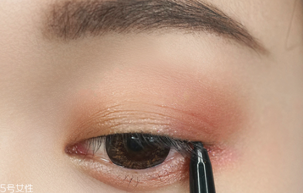 星空妝怎么化 星空妝容教程 星空妝怎么化 星空妝容教程