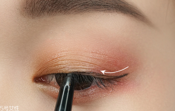 星空妝怎么化 星空妝容教程 星空妝怎么化 星空妝容教程