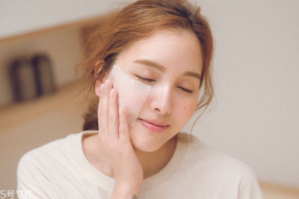 曬斑怎么治才能根除 曬斑是老年斑的前身 曬斑怎么治才能根除 曬斑是老年斑的前身