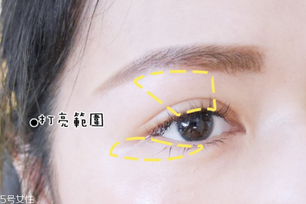 奶茶色眼影怎么畫 秋天最適合畫奶茶色眼妝 奶茶色眼影怎么畫 秋天最適合畫奶茶色眼妝