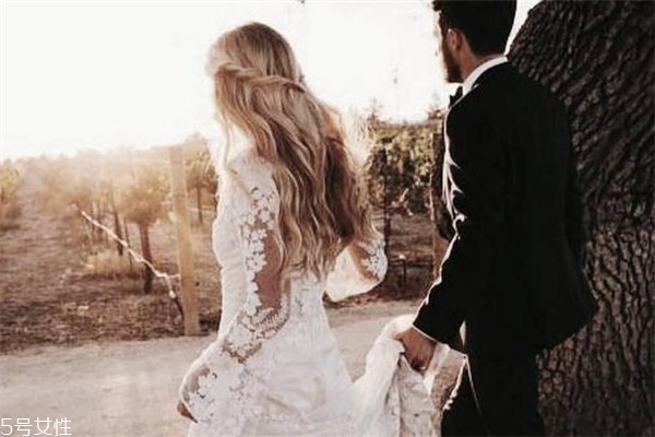 冬天結(jié)婚穿婚紗冷怎么辦 教你幾個(gè)小妙招 冬天結(jié)婚穿婚紗冷怎么辦 教你幾個(gè)小妙招