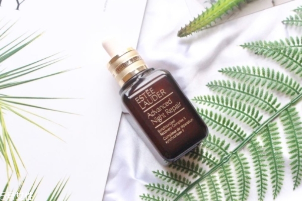 雅詩蘭黛小棕瓶精華這樣用才對 一起學(xué)起來 雅詩蘭黛小棕瓶精華這樣用才對 一起學(xué)起來