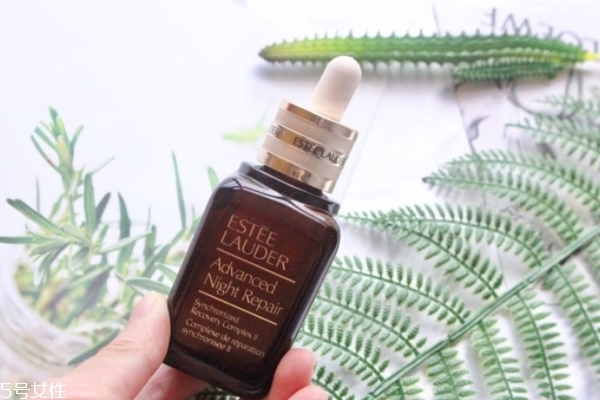 雅詩蘭黛小棕瓶精華這樣用才對 一起學(xué)起來 雅詩蘭黛小棕瓶精華這樣用才對 一起學(xué)起來