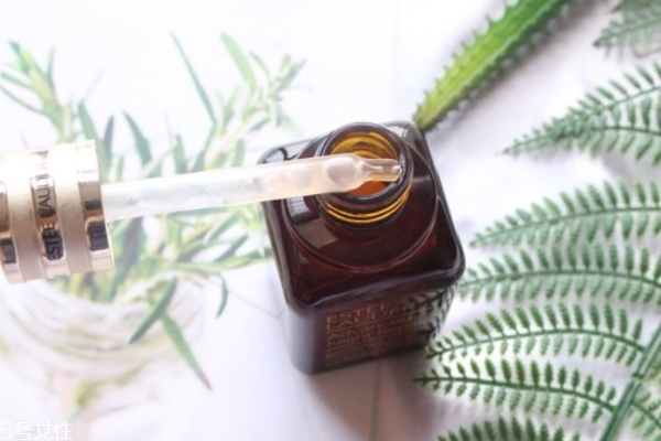 雅詩蘭黛小棕瓶精華這樣用才對 一起學(xué)起來 雅詩蘭黛小棕瓶精華這樣用才對 一起學(xué)起來