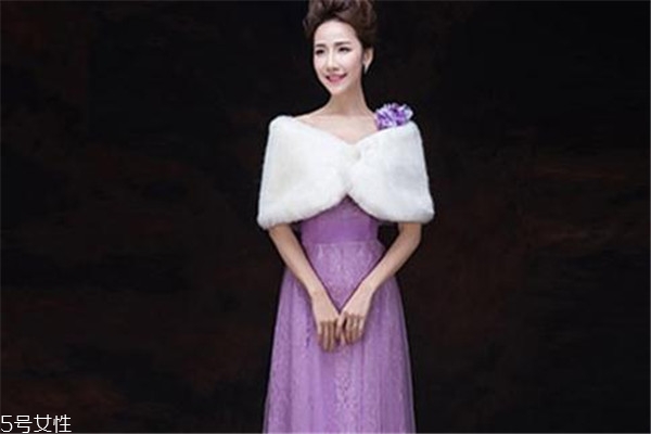 冬天結婚伴娘穿什么 要注意保暖 冬天結婚伴娘穿什么 要注意保暖