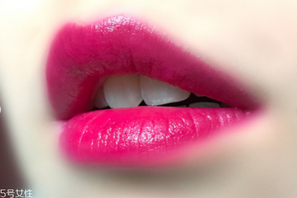 阿瑪尼紅管504和517對比試色 阿瑪尼紅管504真人試色 阿瑪尼紅管504和517對比試色 阿瑪尼紅管504真人試色