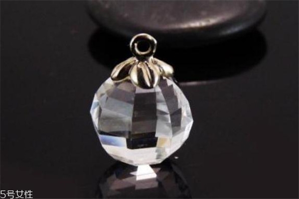 如何鑒別白水晶真假 從這幾點(diǎn)來(lái)看 如何鑒別白水晶真假 從這幾點(diǎn)來(lái)看