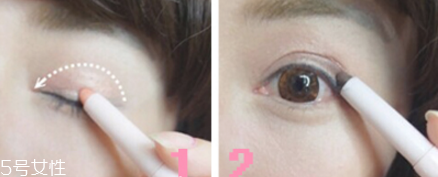 如何畫雙眼皮上揚眼線 教你眼線如何畫出大眼睛 如何畫雙眼皮上揚眼線 教你眼線如何畫出大眼睛