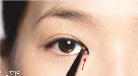 內(nèi)雙如何畫(huà)眼線圖解 內(nèi)雙如何畫(huà)好內(nèi)眼線 內(nèi)雙如何畫(huà)眼線圖解 內(nèi)雙如何畫(huà)好內(nèi)眼線