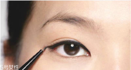 內(nèi)雙如何畫(huà)眼線圖解 內(nèi)雙如何畫(huà)好內(nèi)眼線 內(nèi)雙如何畫(huà)眼線圖解 內(nèi)雙如何畫(huà)好內(nèi)眼線