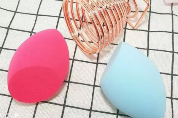 美妝蛋怎么用不會吸粉 學習一下最熱的用法 美妝蛋怎么用不會吸粉 學習一下最熱的用法