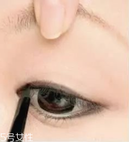 內(nèi)眼線怎么畫圖解 超實用的眼線畫法技巧 內(nèi)眼線怎么畫圖解 超實用的眼線畫法技巧