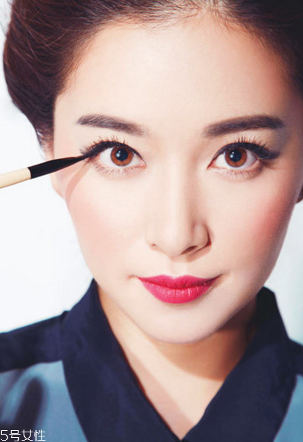 內(nèi)眼線怎么畫圖解 超實用的眼線畫法技巧 內(nèi)眼線怎么畫圖解 超實用的眼線畫法技巧