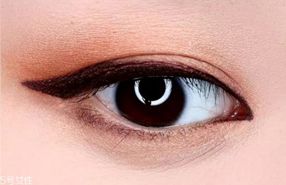 四色眼影盤怎么用 四色眼影畫法步驟 四色眼影盤怎么用 四色眼影畫法步驟