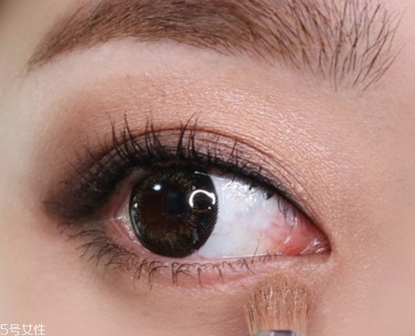 四色眼影盤怎么用 四色眼影畫法步驟 四色眼影盤怎么用 四色眼影畫法步驟